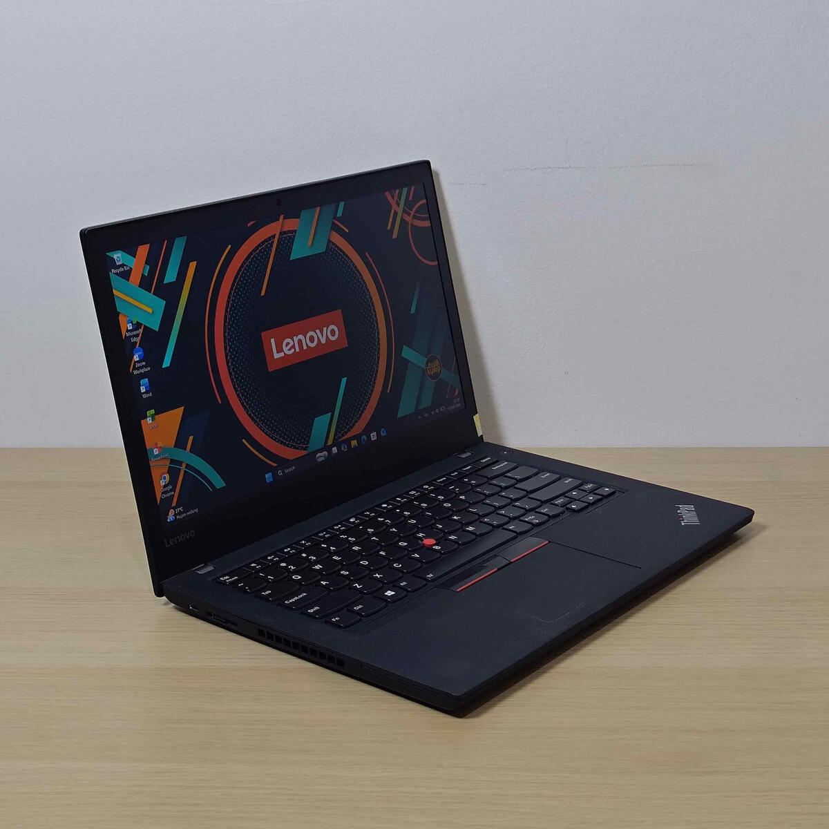 T480 Depan Kiri T480 Kiri Butik Laptop